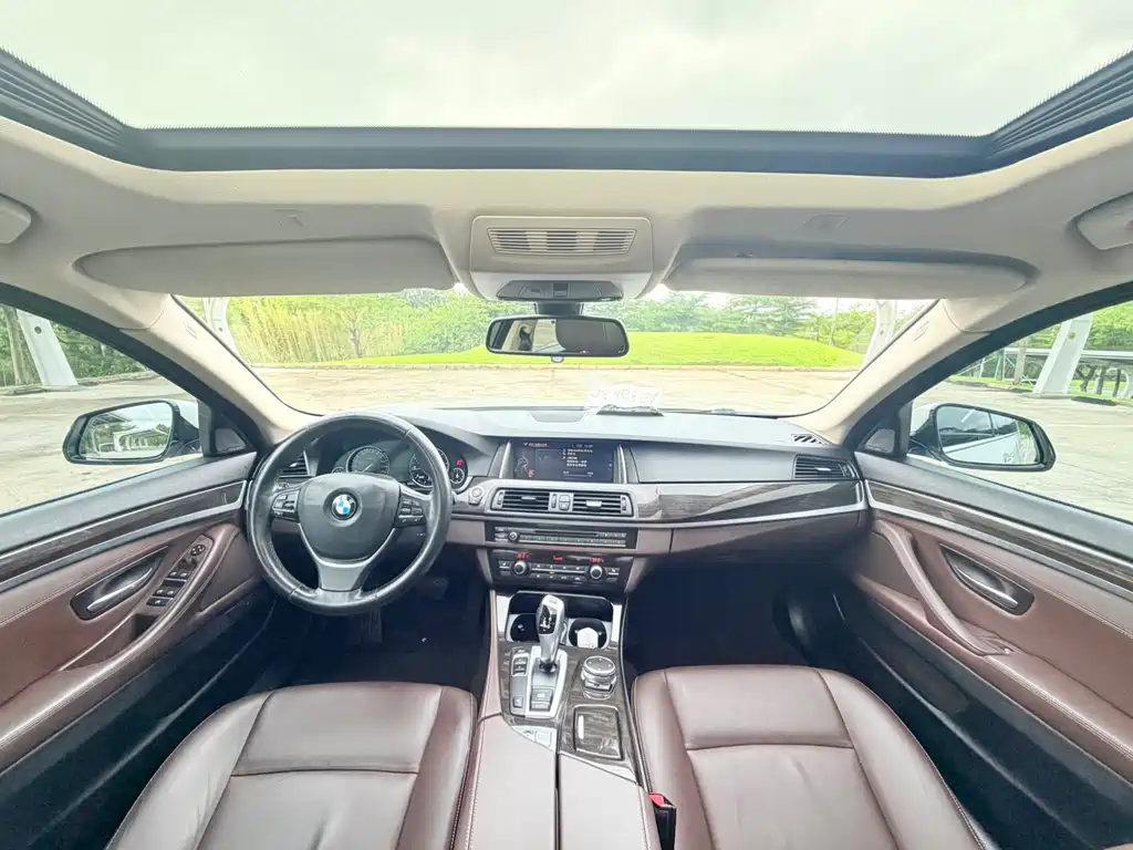 BMW 5 Series — миниатюра 17