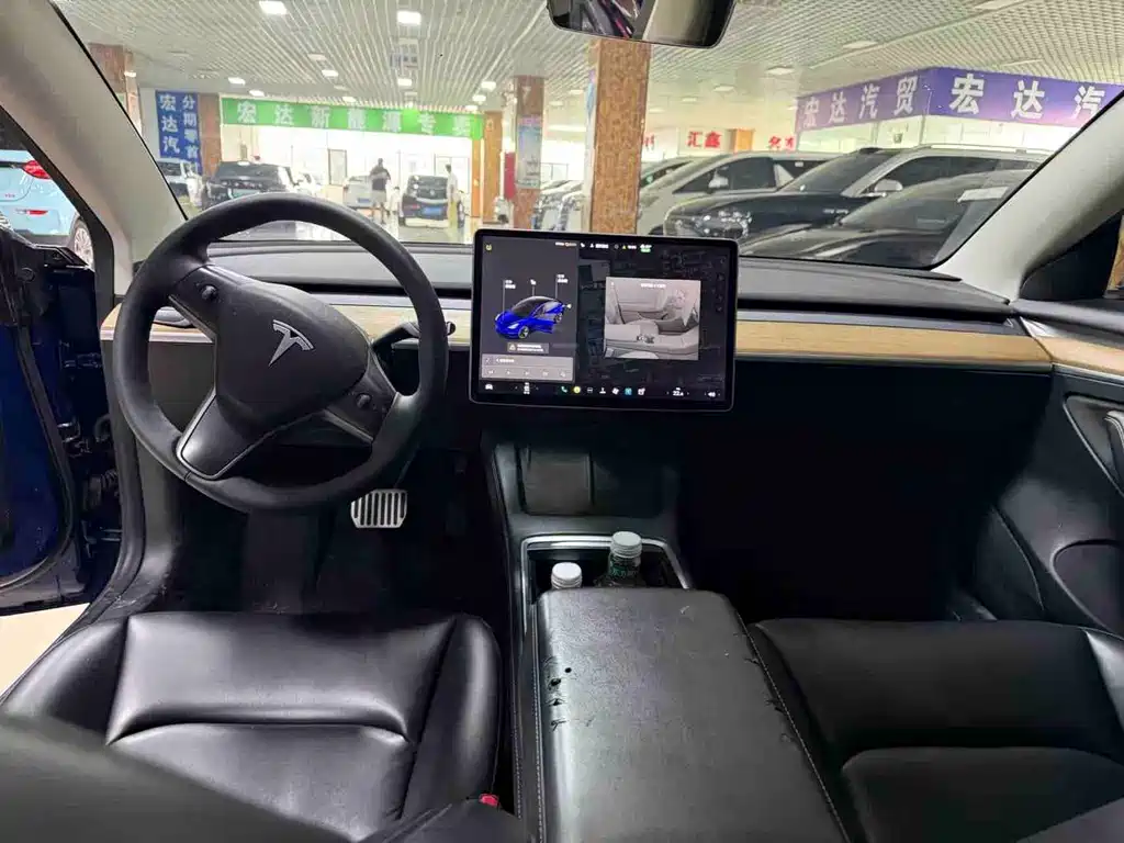 Tesla Model 3 — миниатюра 5