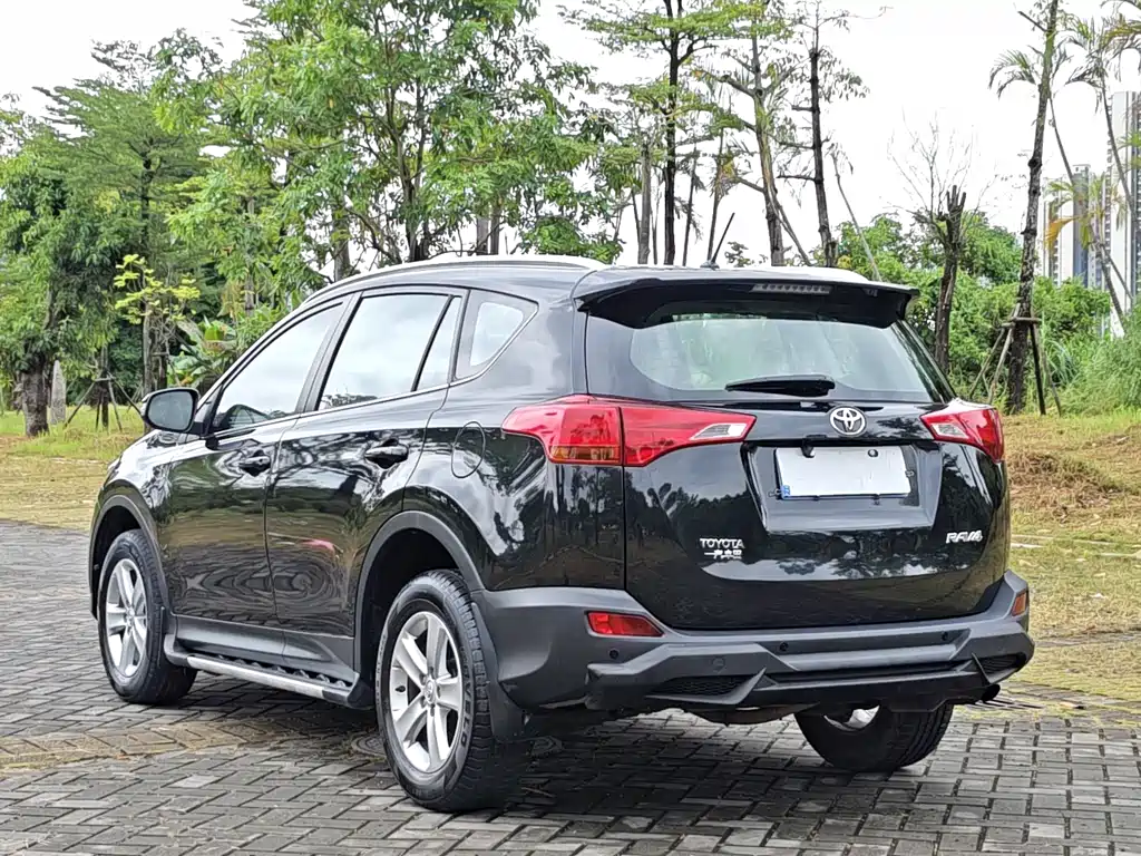 Toyota RAV4 — миниатюра 15