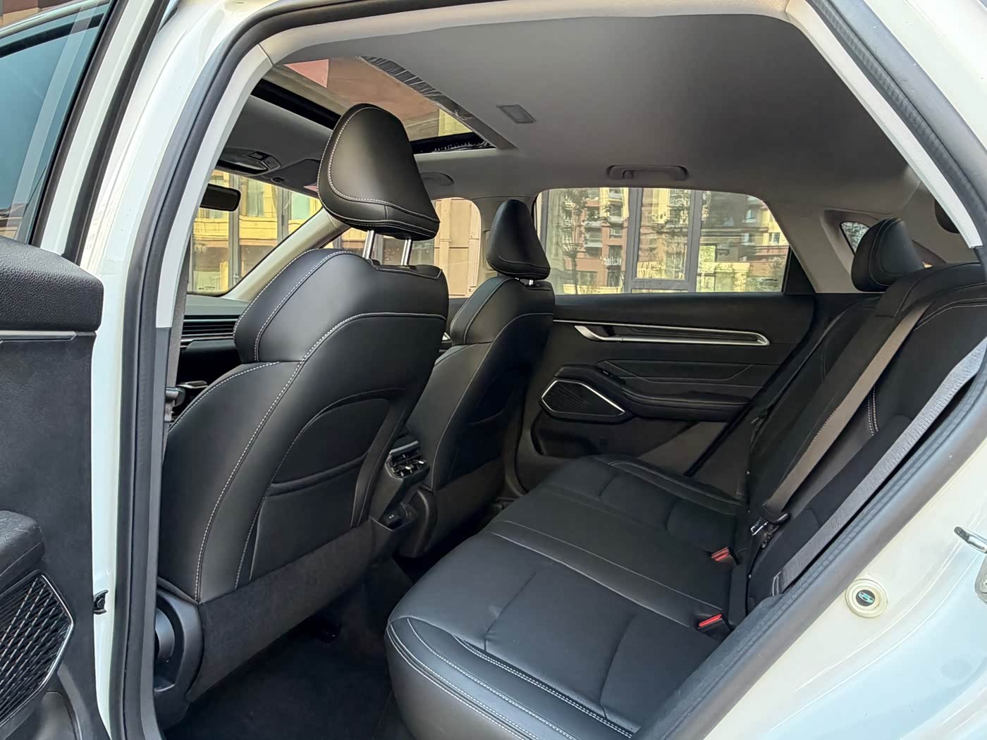 Geely Emgrand 1.5 л 2021 г. Белый, пробег 30000 км