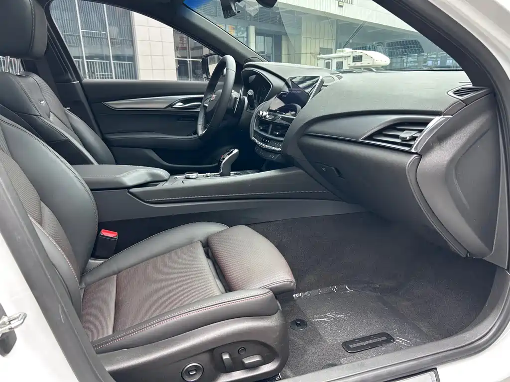 Cadillac CT5 — миниатюра 13