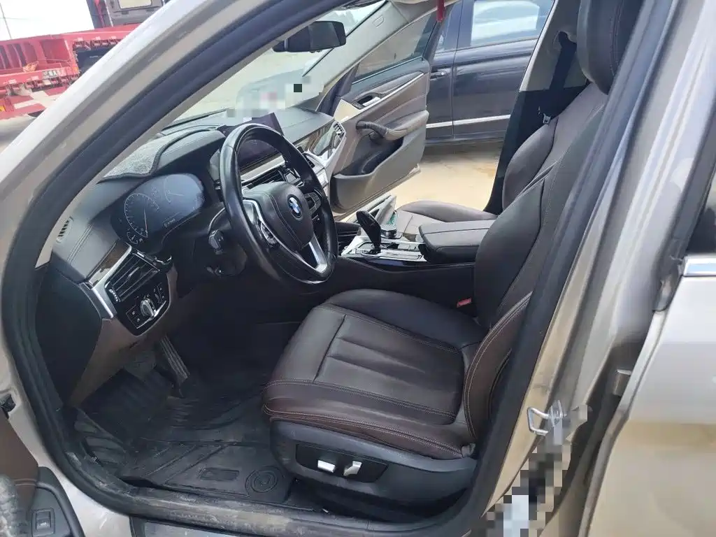 BMW 5 Series — миниатюра 11