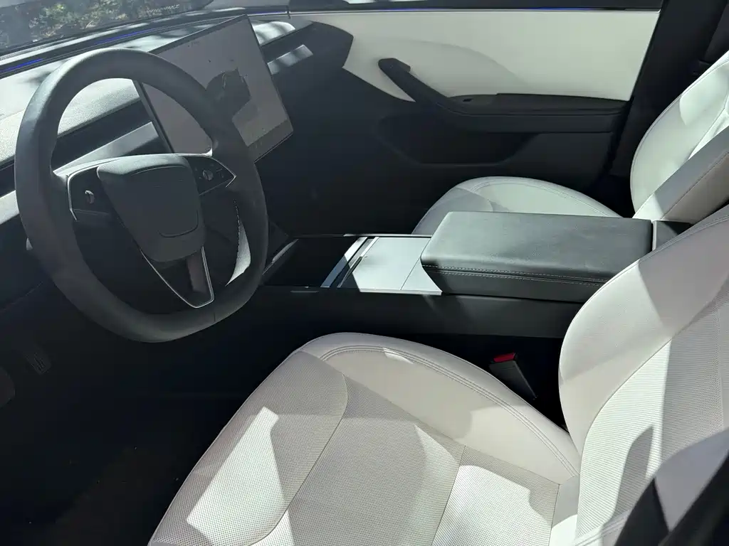 Tesla Model 3 — миниатюра 13