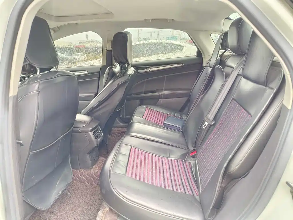 Ford Mondeo — миниатюра 7