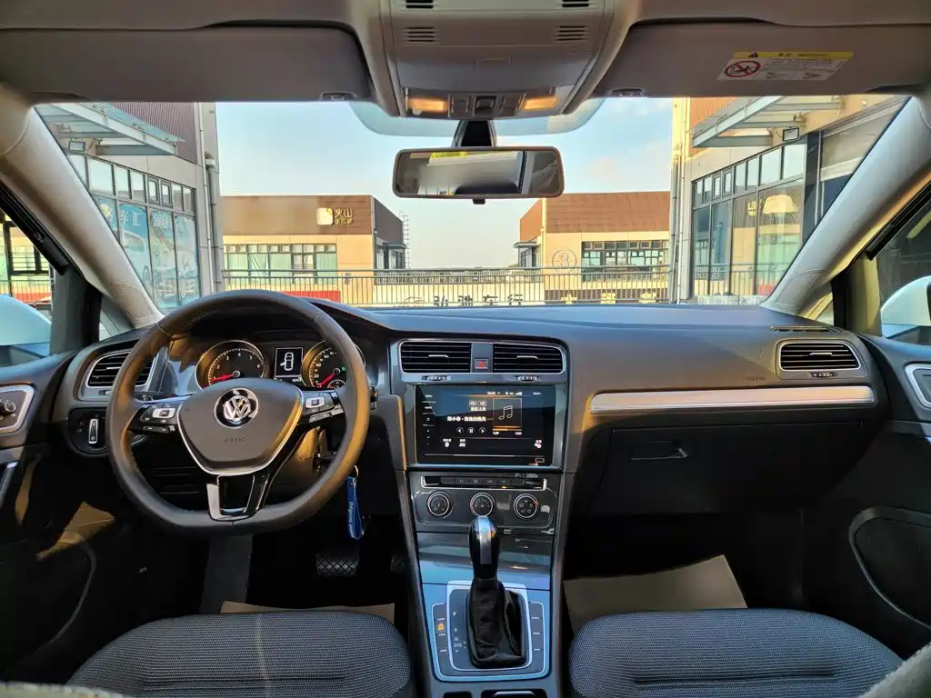 Volkswagen Golf — миниатюра 10