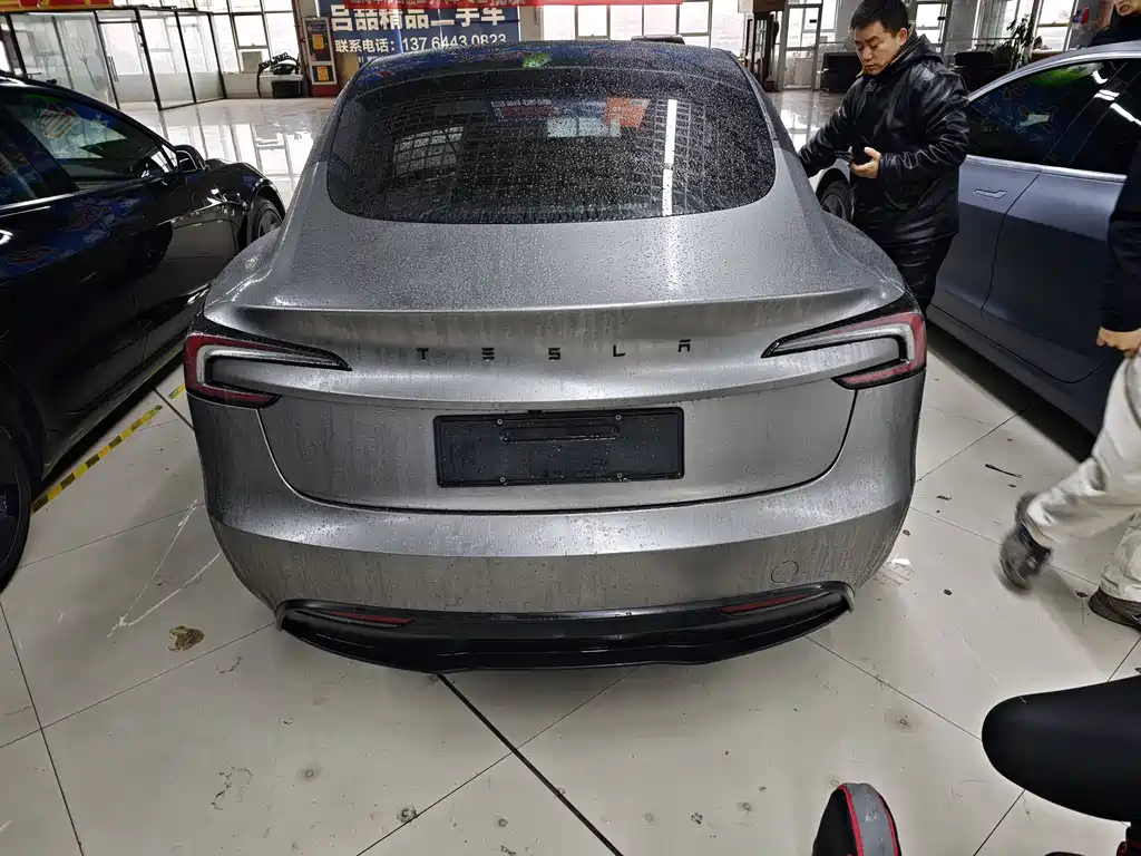 TESLA MODEL 3