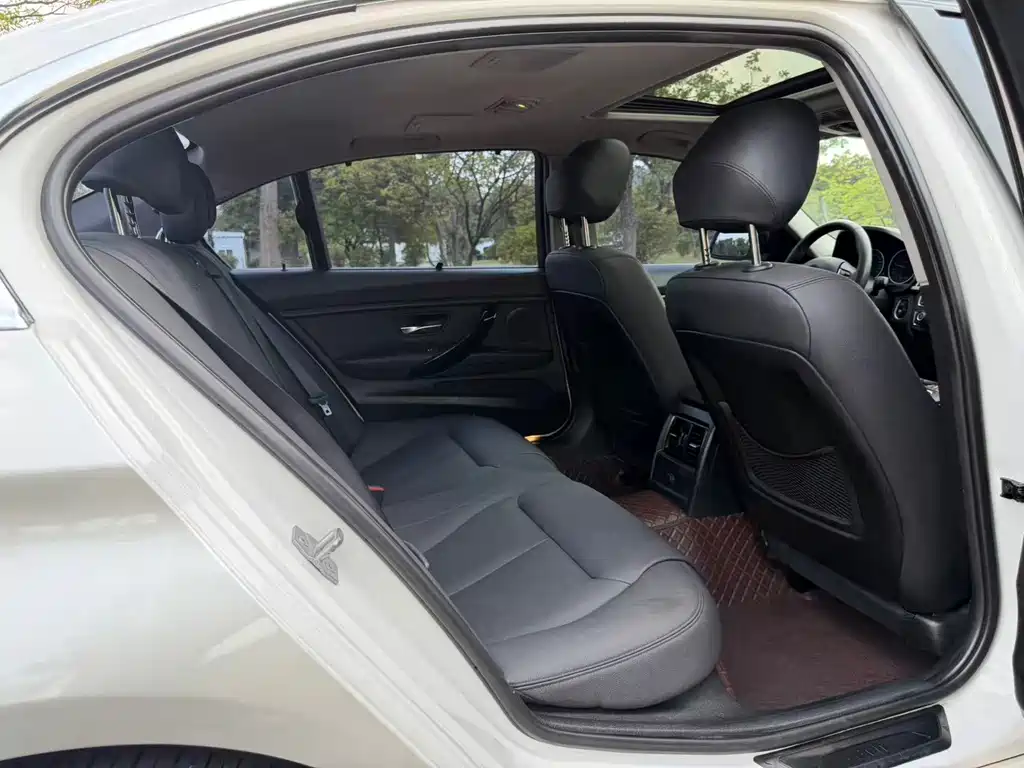 BMW 3 Series — миниатюра 11