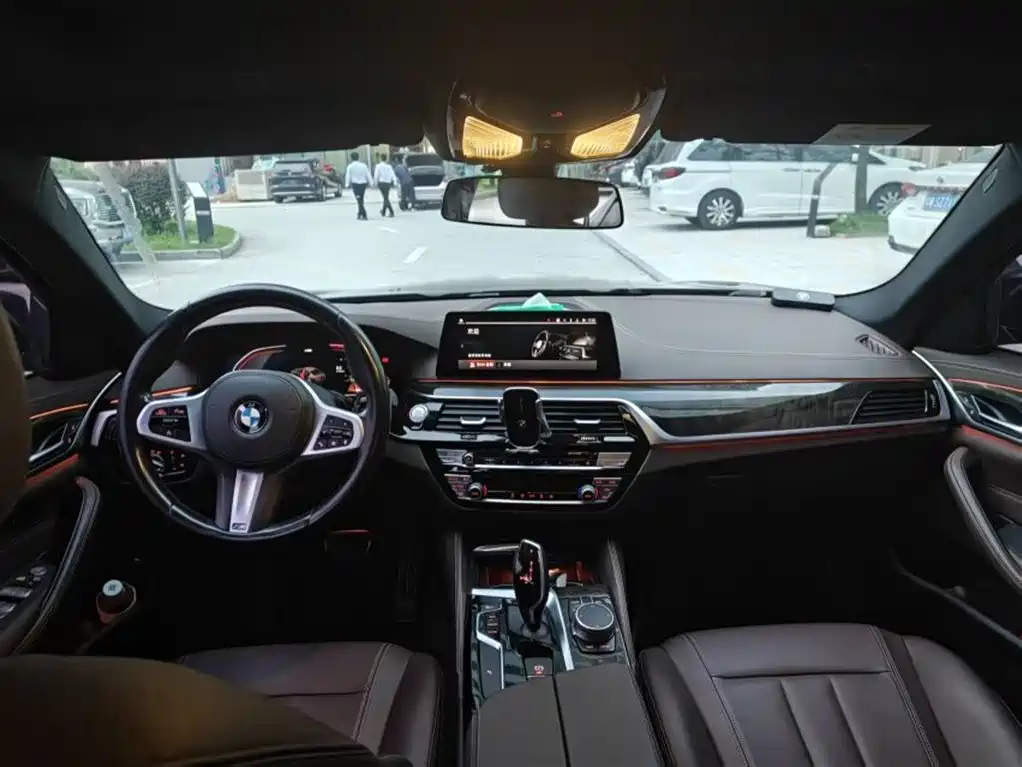 BMW 5 Series — миниатюра 6