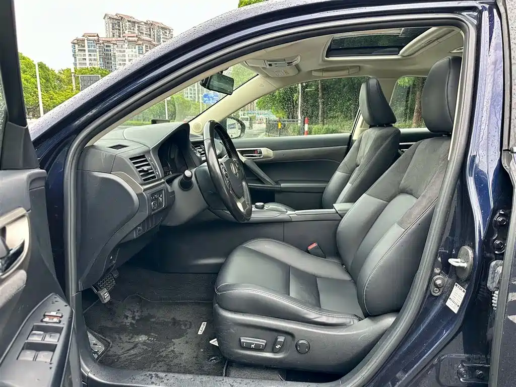 Lexus CT 2017 CT200h Comfort V