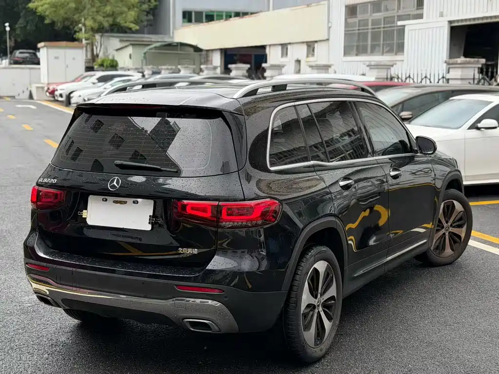 Mercedes-Benz GLB — миниатюра 18