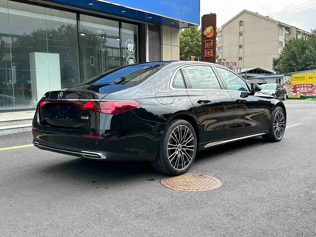 Mercedes-Benz E-Class — миниатюра 4