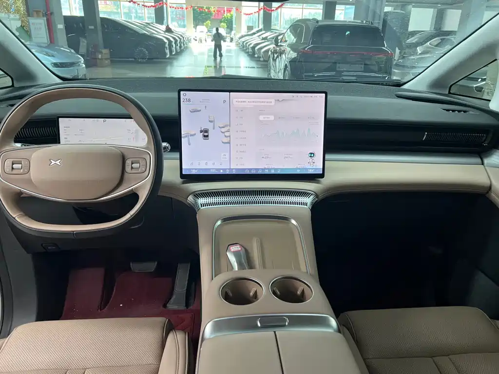 XPeng X9 — миниатюра 12