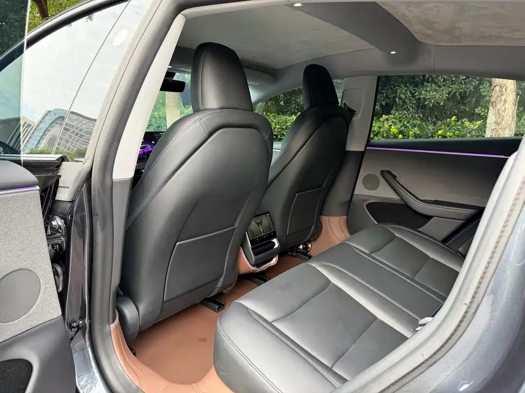 Tesla Model 3 — миниатюра 10