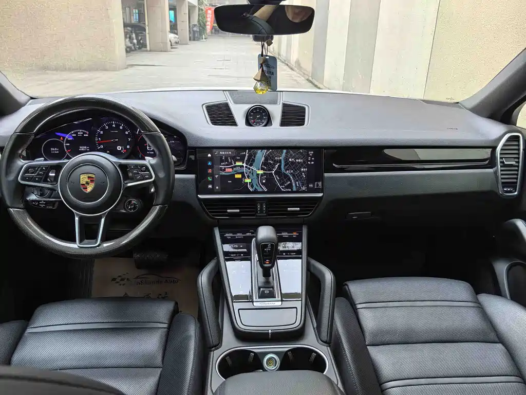 Porsche Cayenne — миниатюра 7
