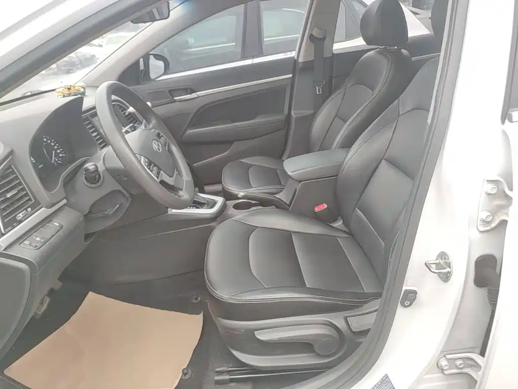 Hyundai Elantra — миниатюра 15