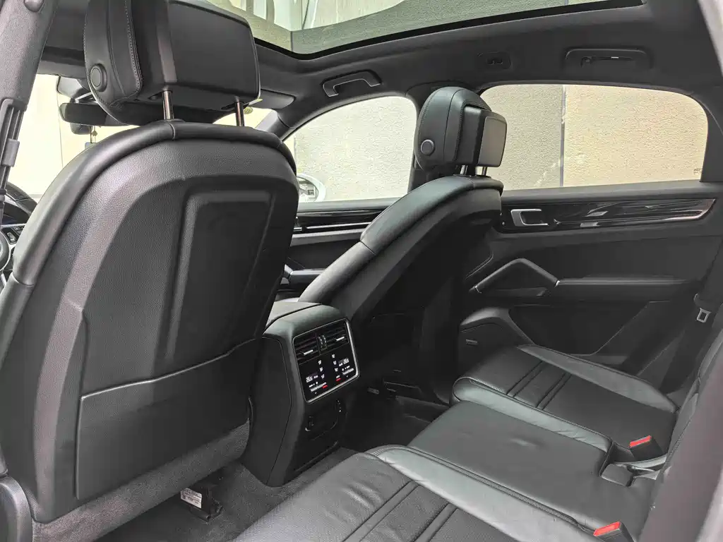 Porsche Cayenne — миниатюра 9