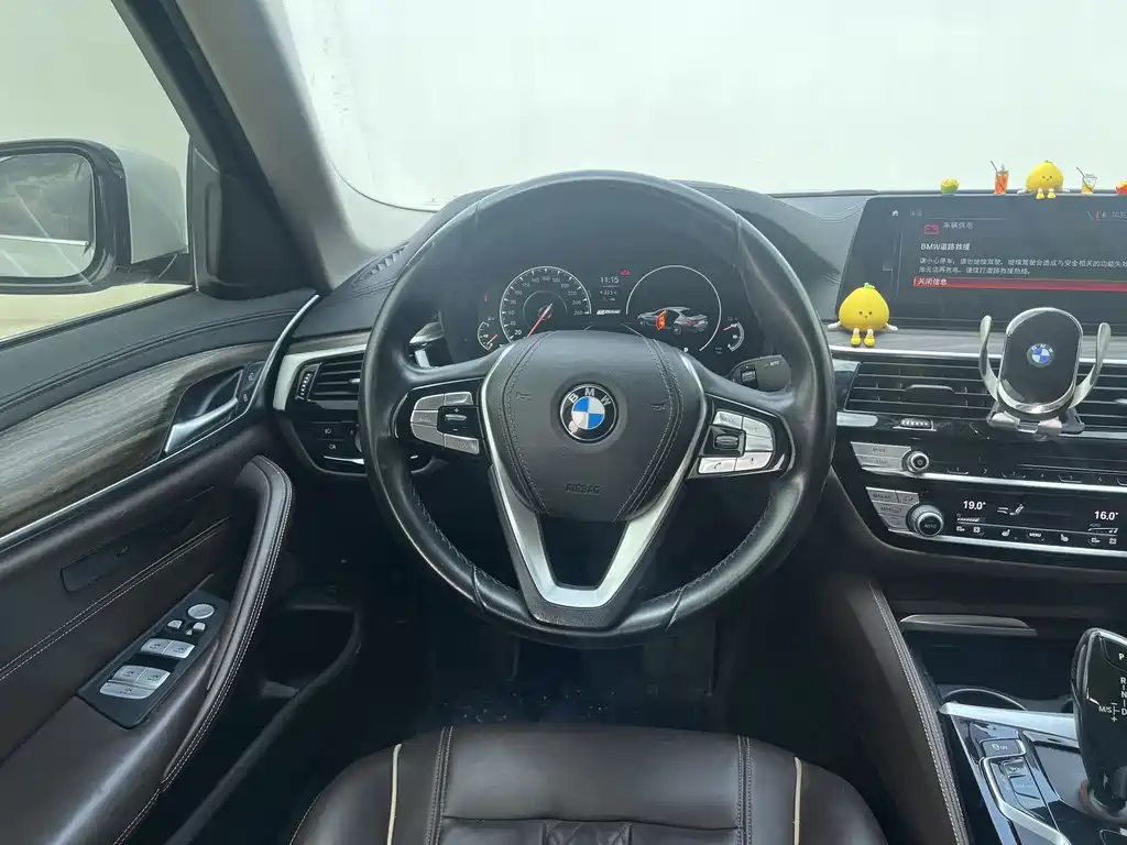 BMW 5 Series New Energy — миниатюра 8