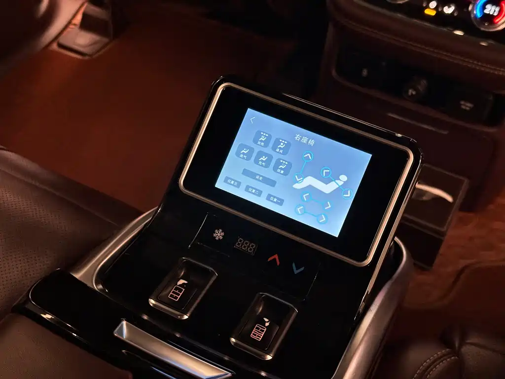 Lincoln Navigator — миниатюра 18