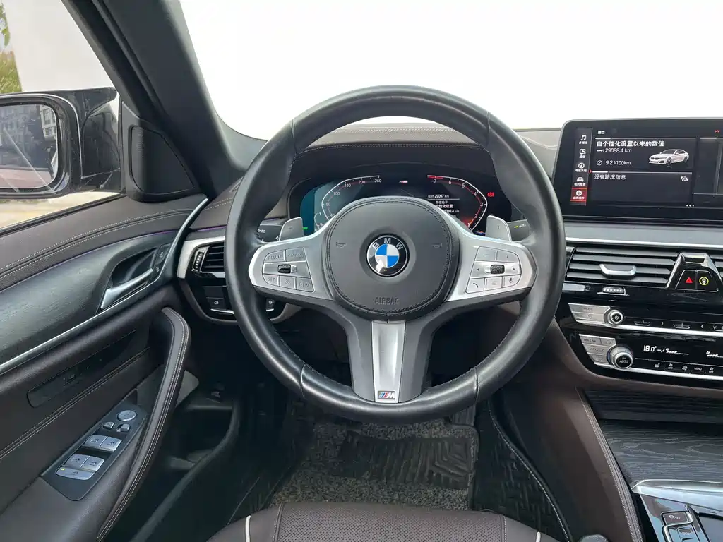 BMW 5 Series — миниатюра 9