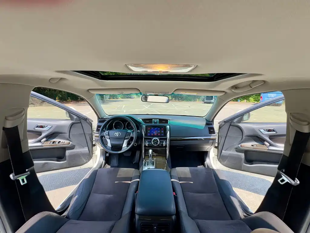 Toyota Reiz — миниатюра 10