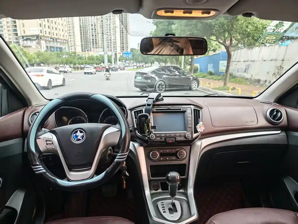 Venucia T70X — миниатюра 5