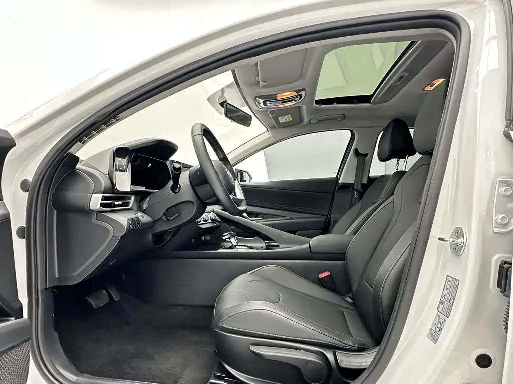 Hyundai Elantra — миниатюра 4