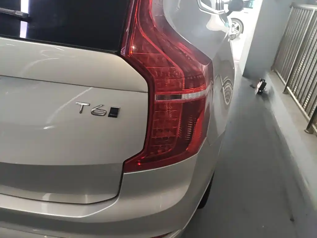 Volvo XC90 2015 T6 7 мест