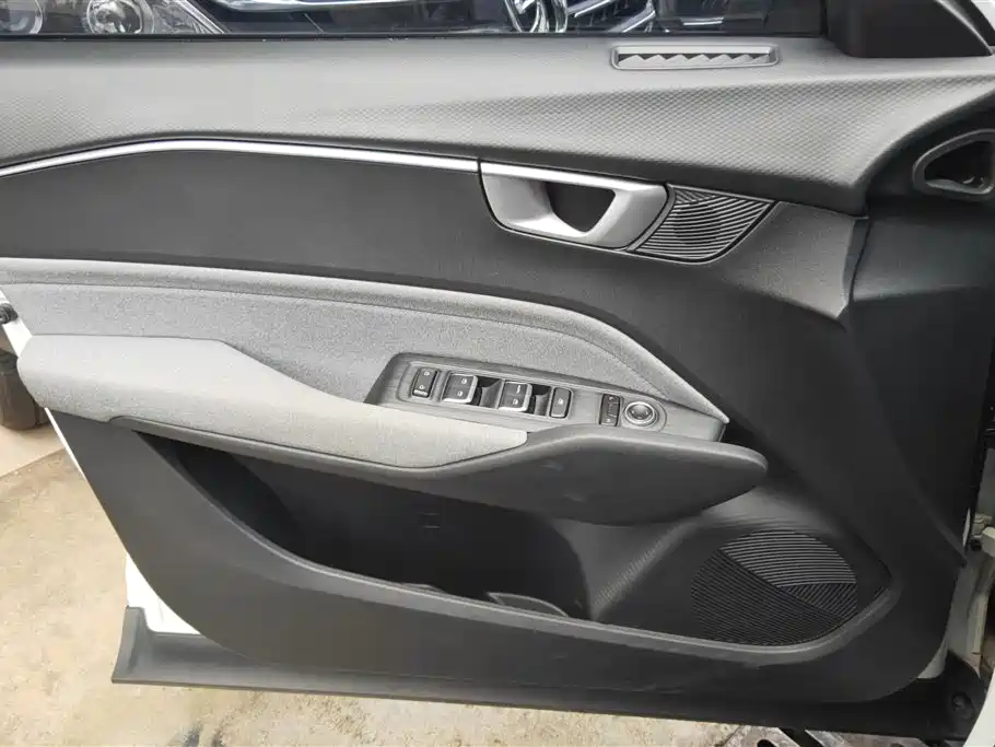 Baojun RC-6 2019 1.5T CVT 24 Elite