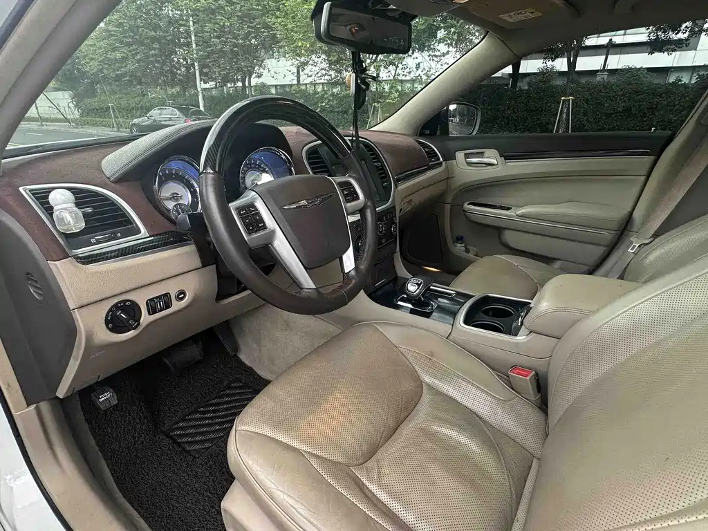 Chrysler 300C — миниатюра 7