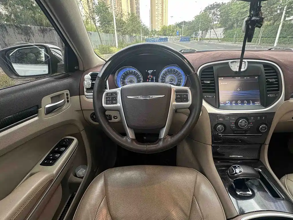 Chrysler 300C — миниатюра 12