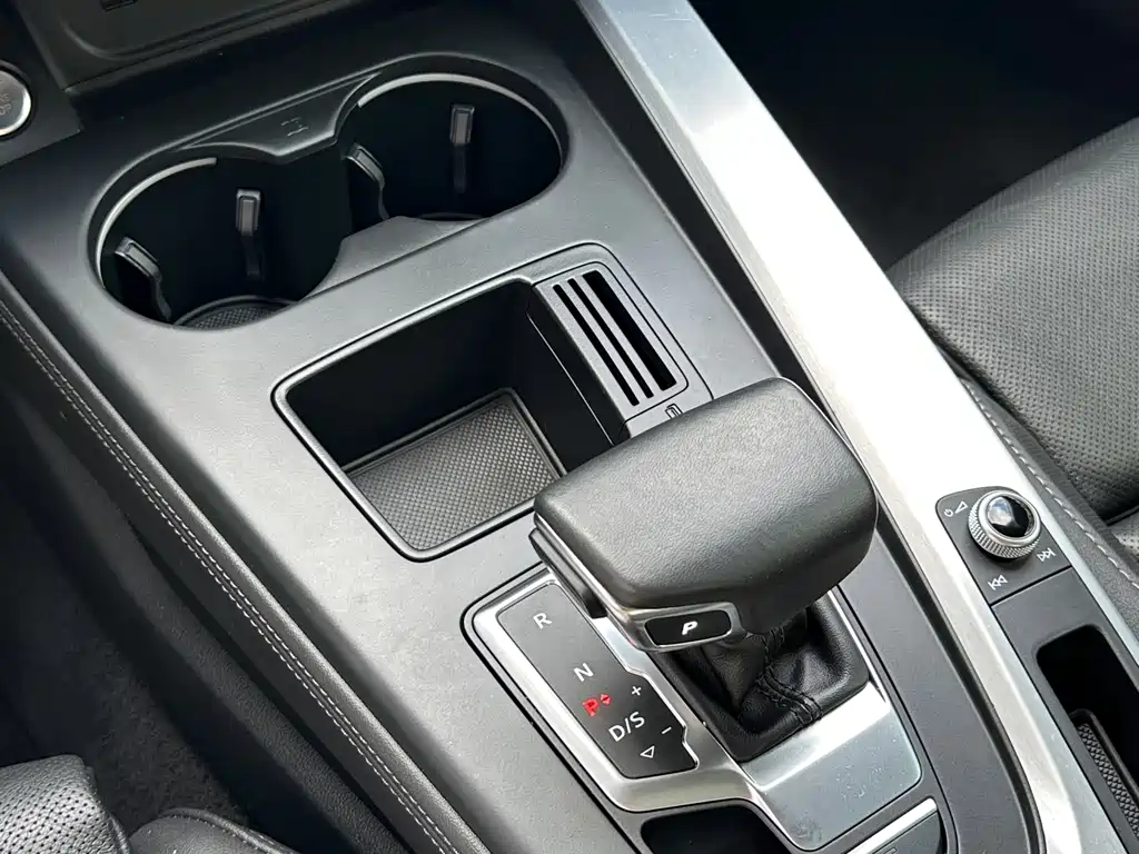 Audi A4L 2022 40 TFSI Luxury