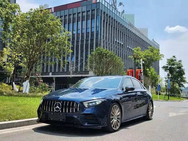 Mercedes-Benz A-Class AMG 2019 AMG A 35 L 4 MATIC — фото 1