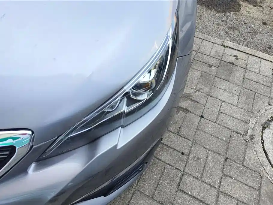 PEUGEOT  308