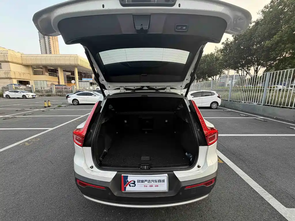 Volvo XC40 — миниатюра 9