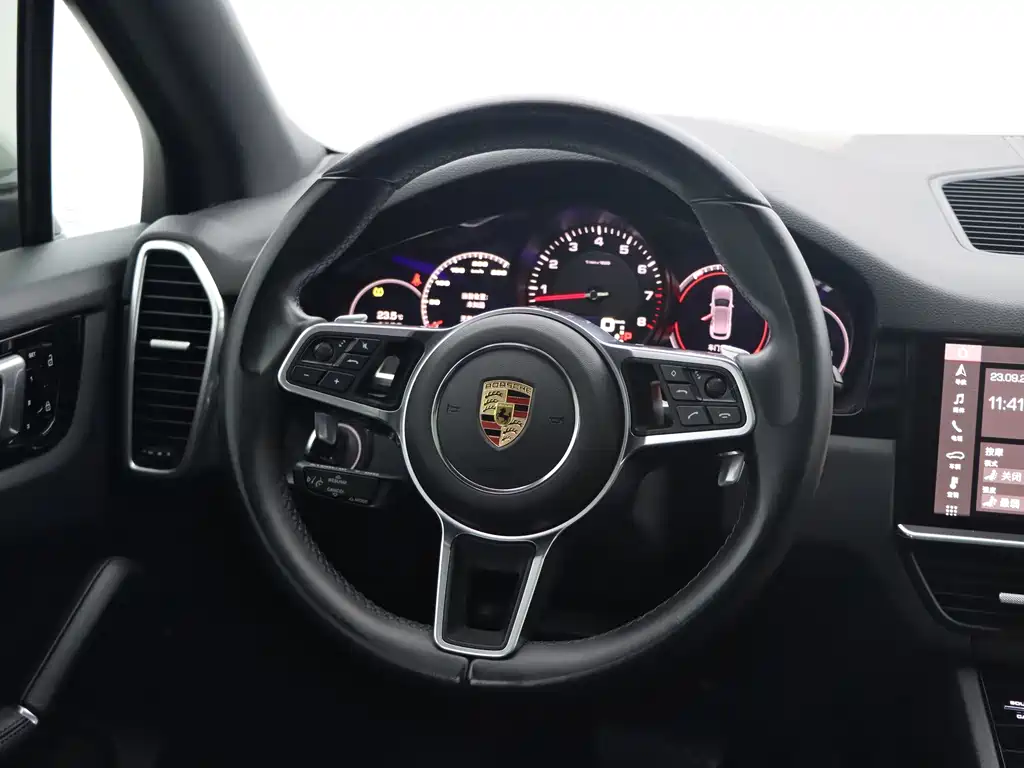 Porsche Cayenne — миниатюра 21