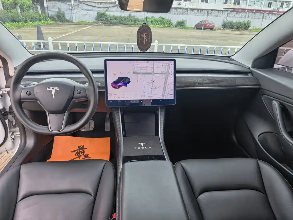 Tesla Model 3 — миниатюра 9