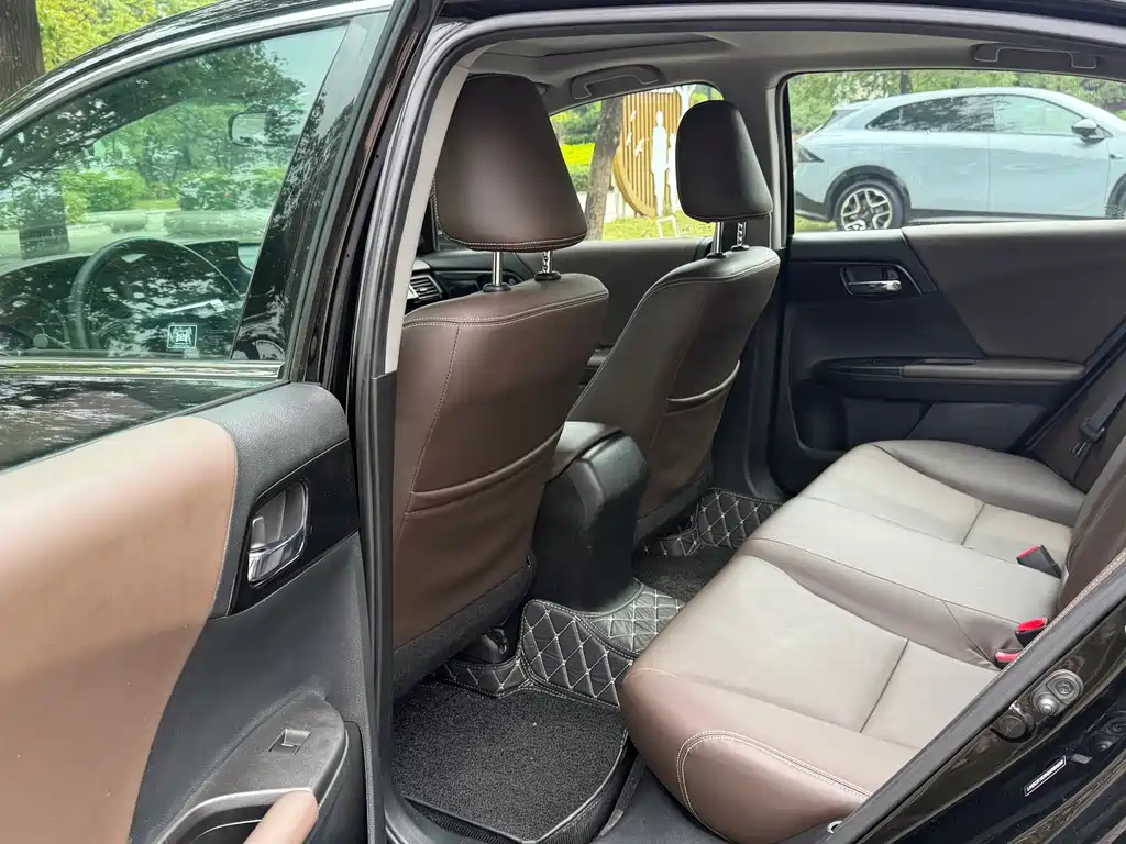 Honda Accord — миниатюра 9