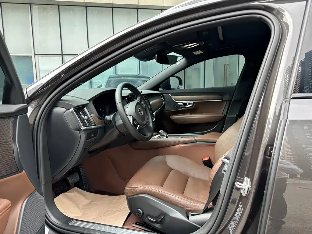 Volvo V90 2024 Cross Country B5 AWD