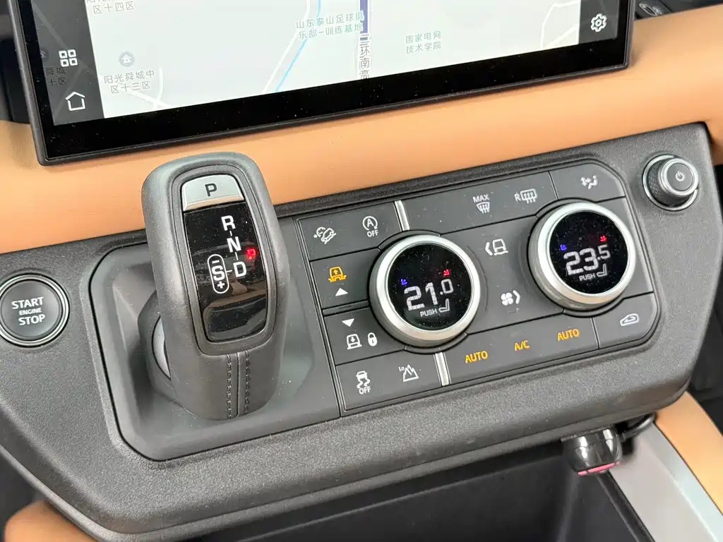 Land Rover Defender — миниатюра 17