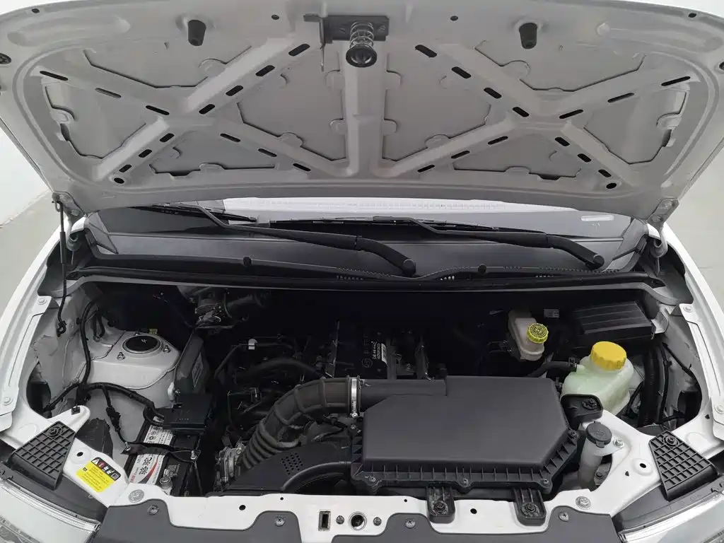 Wuling Hongguang V — миниатюра 6