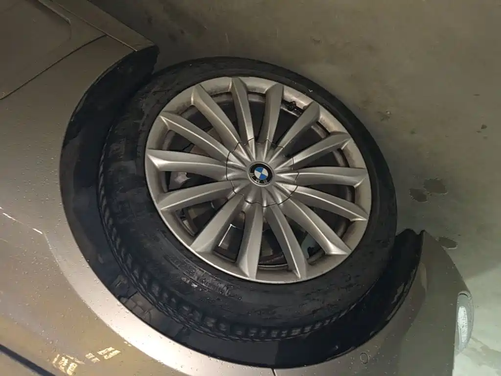 BMW 7 Series — миниатюра 23