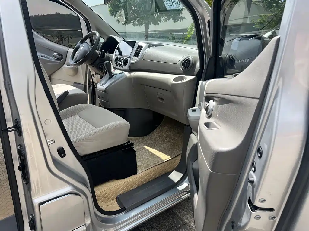 Nissan NV200 — миниатюра 6