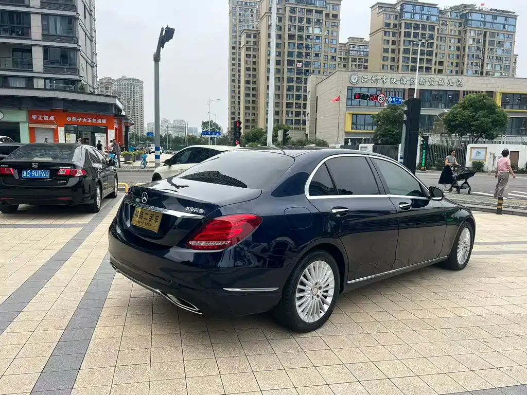 Mercedes-Benz C-Class — миниатюра 7