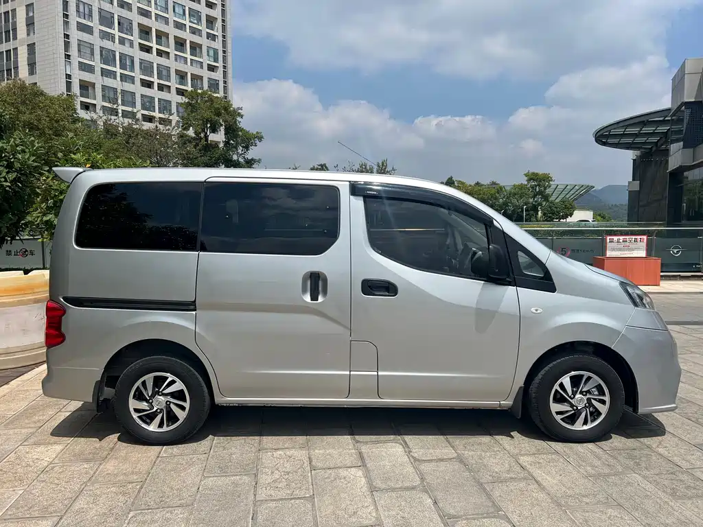 Nissan NV200 — миниатюра 9