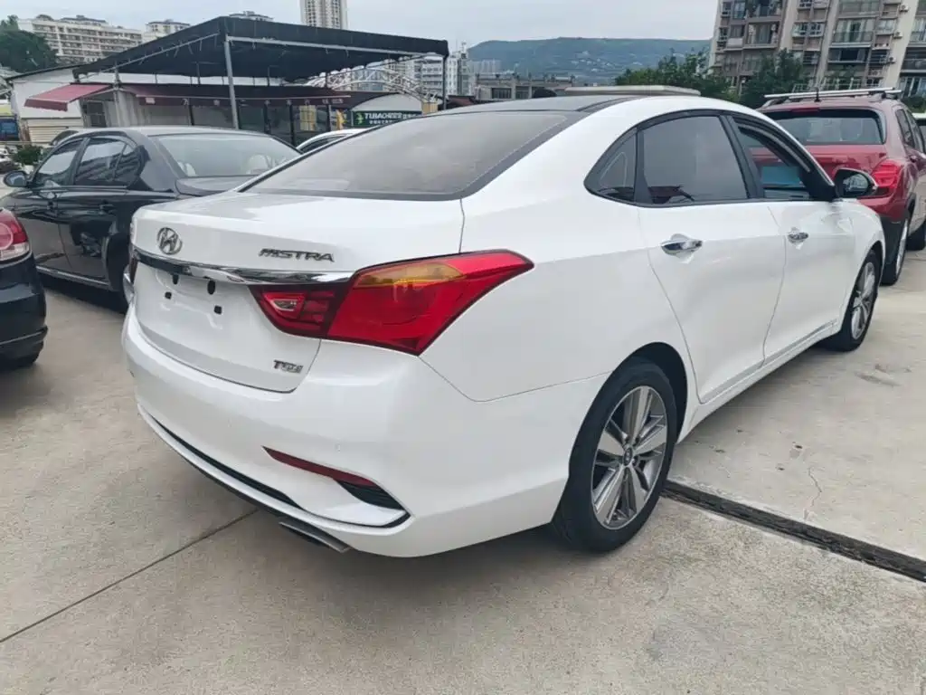 Hyundai Mistra — миниатюра 7