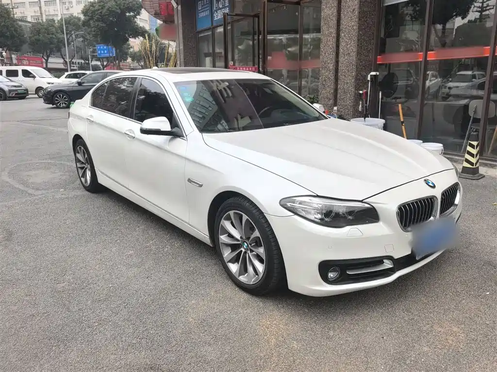 BMW 5 SERIES