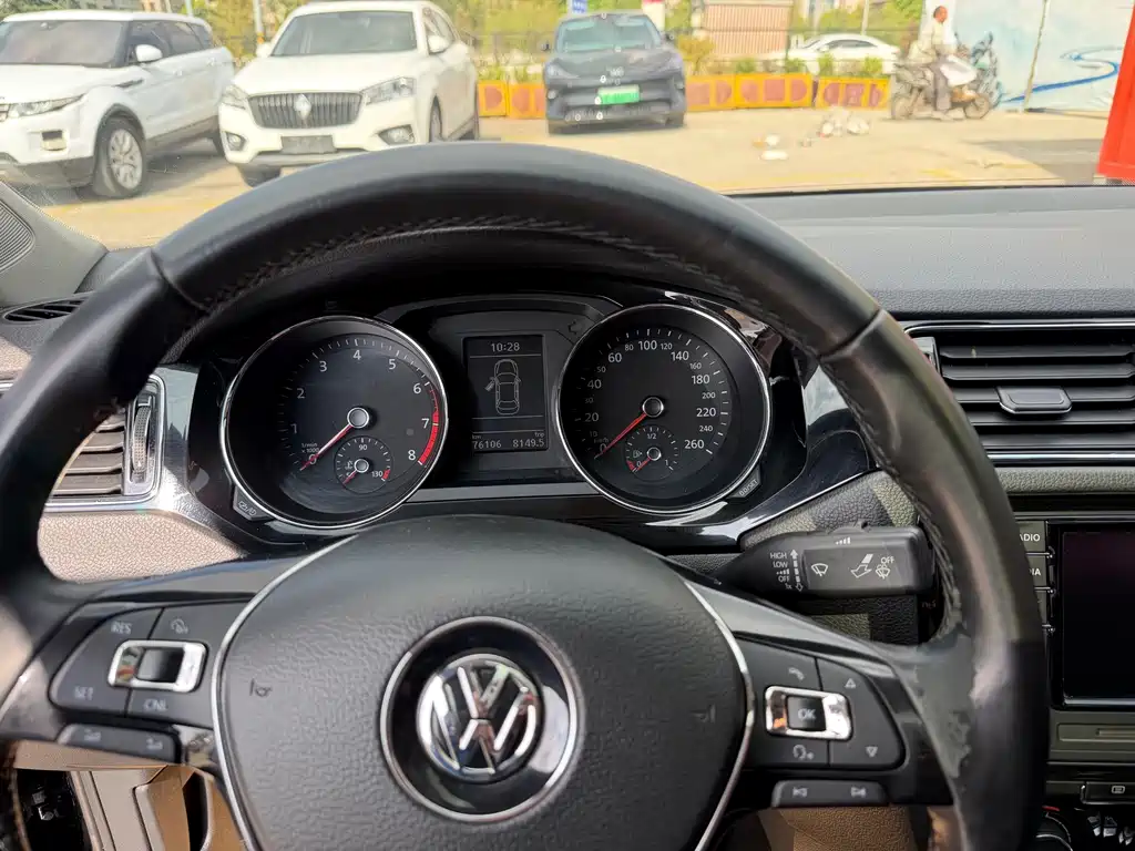 Volkswagen Sagitar 2017 180TSI AT Premium