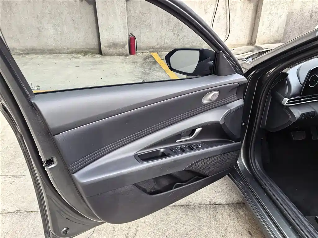 Hyundai Elantra 2023 1.5L CVT LUX Luxury