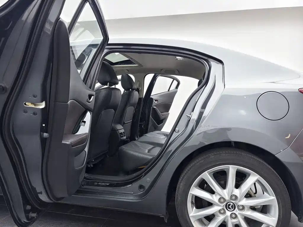 Mazda 3 Axela — миниатюра 14