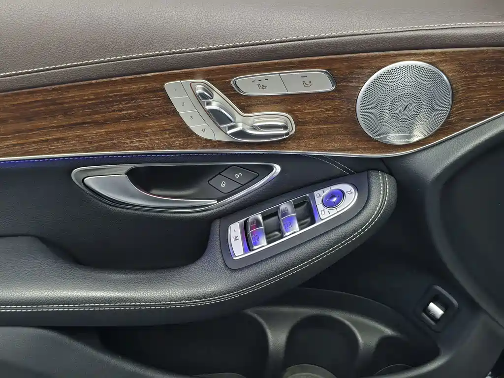 Mercedes-Benz GLC — миниатюра 12